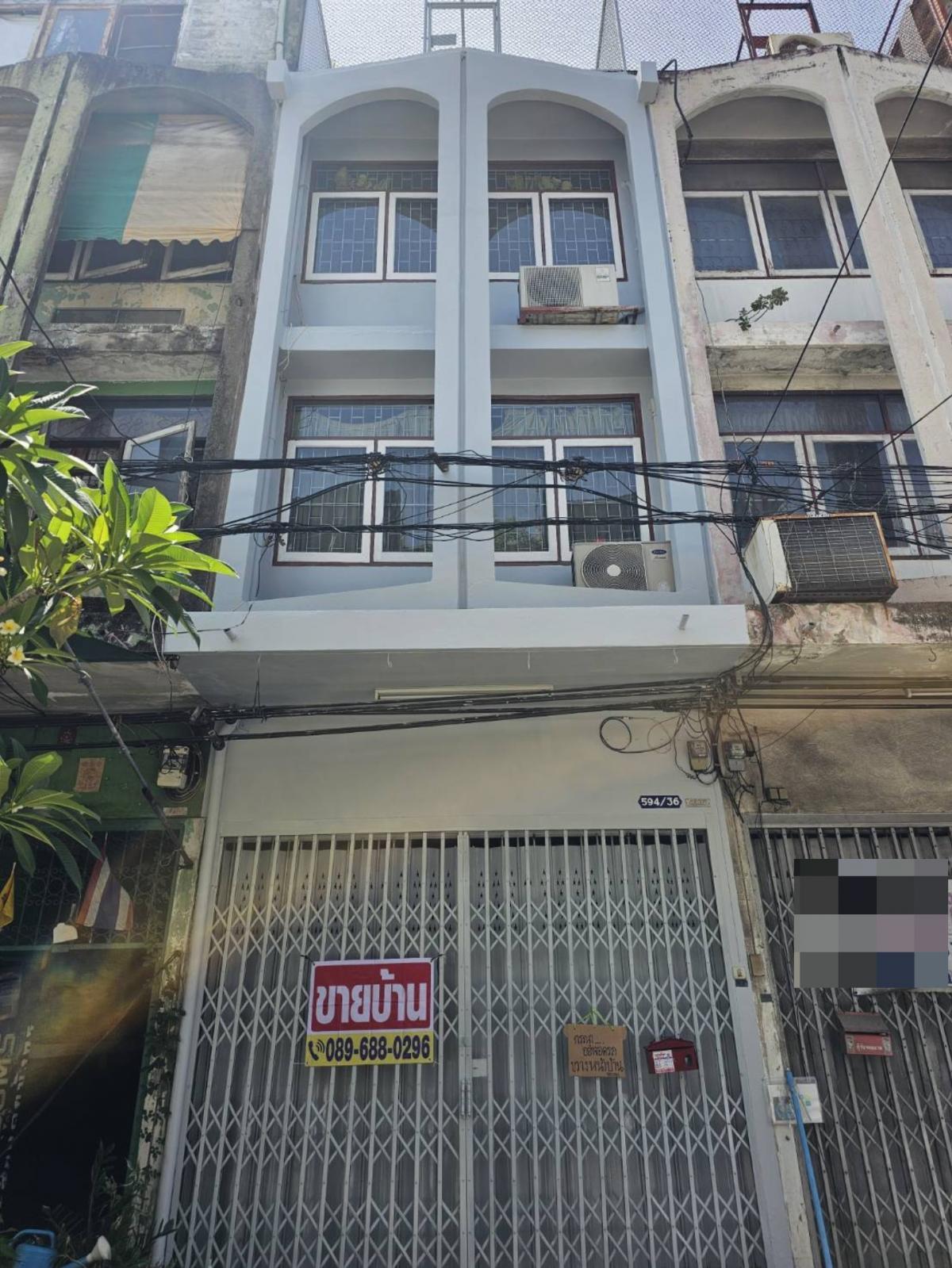 For SaleShophouseRama9, Petchburi, RCA : 4-story commercial building for sale, location near MRT Rama 9.