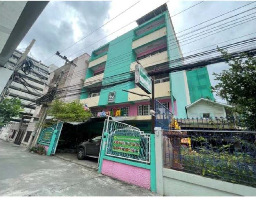 For SaleShophouseSilom, Saladaeng, Bangrak : 5-story building for sale, Lee Lom area, Bang Rak, Bangkok.