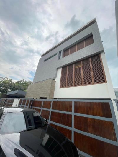 For SaleHouseRama9, Petchburi, RCA : PN1275 House for sale, Parc Priva, with built-in artificial swimming pool, corner house (built-in throughout the house, fully furnished)