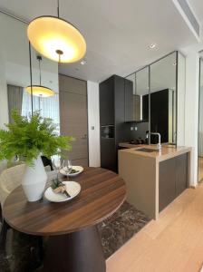 For RentCondoWitthayu, Chidlom, Langsuan, Ploenchit : ! For rent, CONDON 28, 1 bedroom, 1 bathroom, beautifully decorated room, next to BTS Khit Lom, only 200-300 meters!