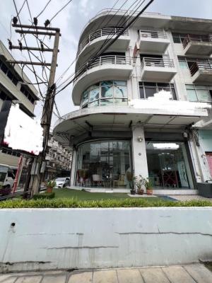 For RentRetailOnnut, Udomsuk : Rental : Commercial Buidling In Onnut , 4 Storeys , 450 sqm 🔥🔥Rental Price : 70,000 THB / Month 🔥🔥#sellinghouses#superluxuryhousebkk#Arihouse#luxuryhousebangkok #superluxurycondoforsale  #realestatethailand#PSLiving More Information 📱Tel : 06