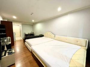 ให้เช่าคอนโดสุขุมวิท อโศก ทองหล่อ : For Rent: Grand Park View Asoke Studio with 2 beds 35 sq.m.