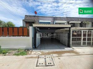 For SaleTownhouseSamut Prakan,Samrong : Urgent sale, townhouse, Porn Sawang Niwet Village, Bang Phli, 26 sq m, 2 bedrooms, 2 bathrooms, price 1.69 million baht.