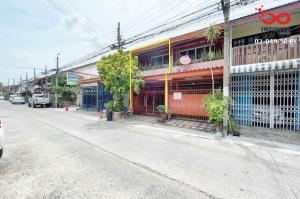 For SaleTownhouseLadprao101, Happy Land, The Mall Bang Kapi : 2-story townhouse for sale, Chat Kaew Village, 16 square wah, Lat Phrao-Happyland Road.