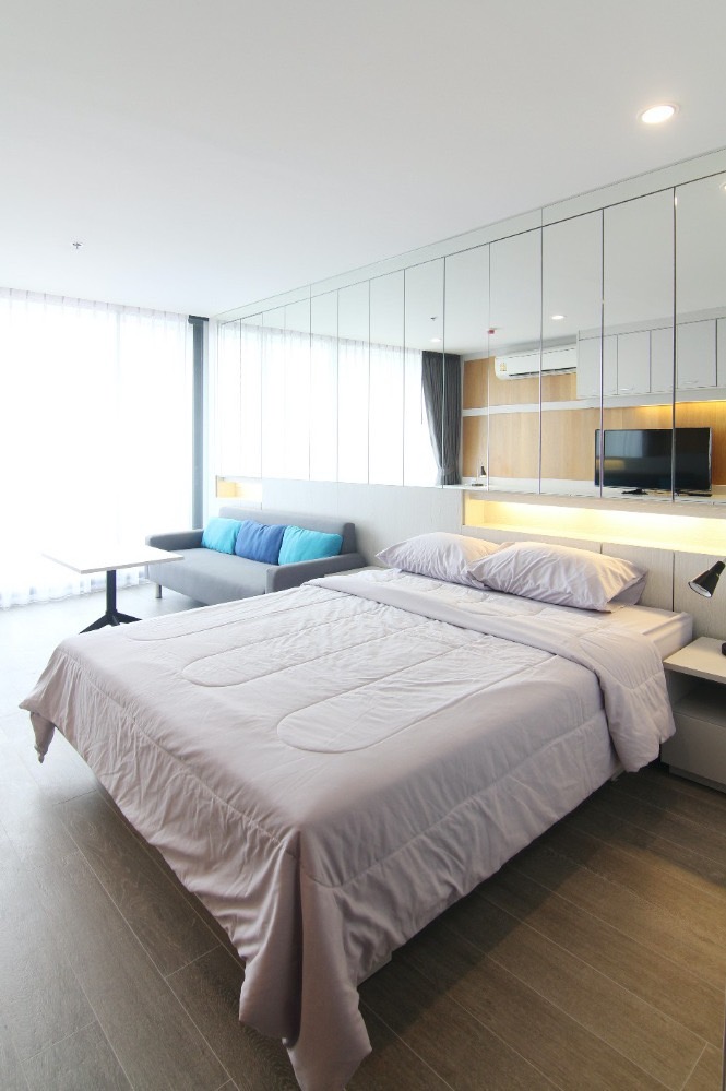 For RentCondoSathorn, Narathiwat : NVSL 107 Condo for rent, Noble Revo Silom, 10th floor, city view, 34 sq m., 1 bedroom, 1 bathroom, 22,000 baht. 064-878-5283