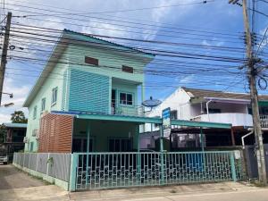 For SaleHouseCha-am Phetchaburi : For sale: 2-storey detached house near the sea, next to the road, no need to enter a deep alley. The water never floods. -For making a vacation home -Living by yourself -Continue to rent Opening a storefront or even building a pool villa of any kind is wo