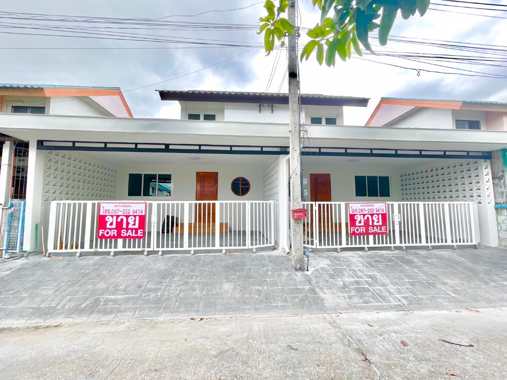 For SaleHouseLamphun : House for sale in Pasak Lamphun 2 floors, 2 bedrooms, 1 bedroom, premium grade materials. Minimalist style, wide interior, high ceiling. There are only 2 houses. [ Contact : Khun Bee 097-232-9414 ] (code: 24030)