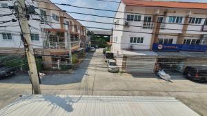 For RentTownhouseVipawadee, Don Mueang, Lak Si : For rent, 3-story house, Phahonyothin 73, next to the main road, 4 bedrooms, 4 bathrooms, newly renovated.