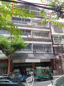 For SaleTownhouseWongwianyai, Charoennakor : Town House For Sale at Charoen rat