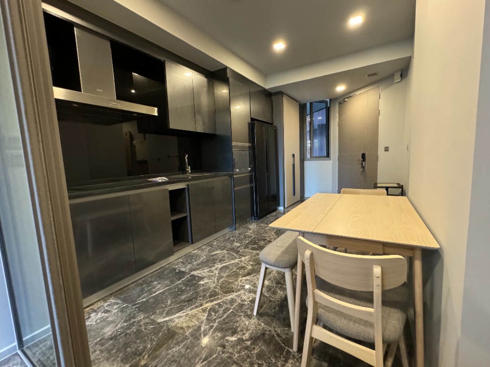 For RentCondoSukhumvit, Asoke, Thonglor : Ashton 41, 2 Beds, 2 Baths, 74 sq m, newly decorated in a quiet, shady alley. Conveniently Located. Close to Em District