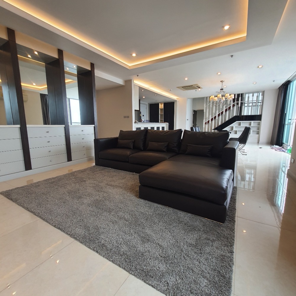 For RentCondoPattanakan, Srinakarin : 🔥For rent🔥The Four Wings Residence Srinakarin, luxurious room, Penthouse Duplex, 2 floors, 3 bedrooms, 4 bathrooms, lots of space, more than 300 sq m.