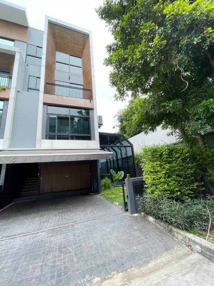 For RentTownhouseRama3 (Riverside),Satupadit : 3.5 stories with glass house townhouse for rent