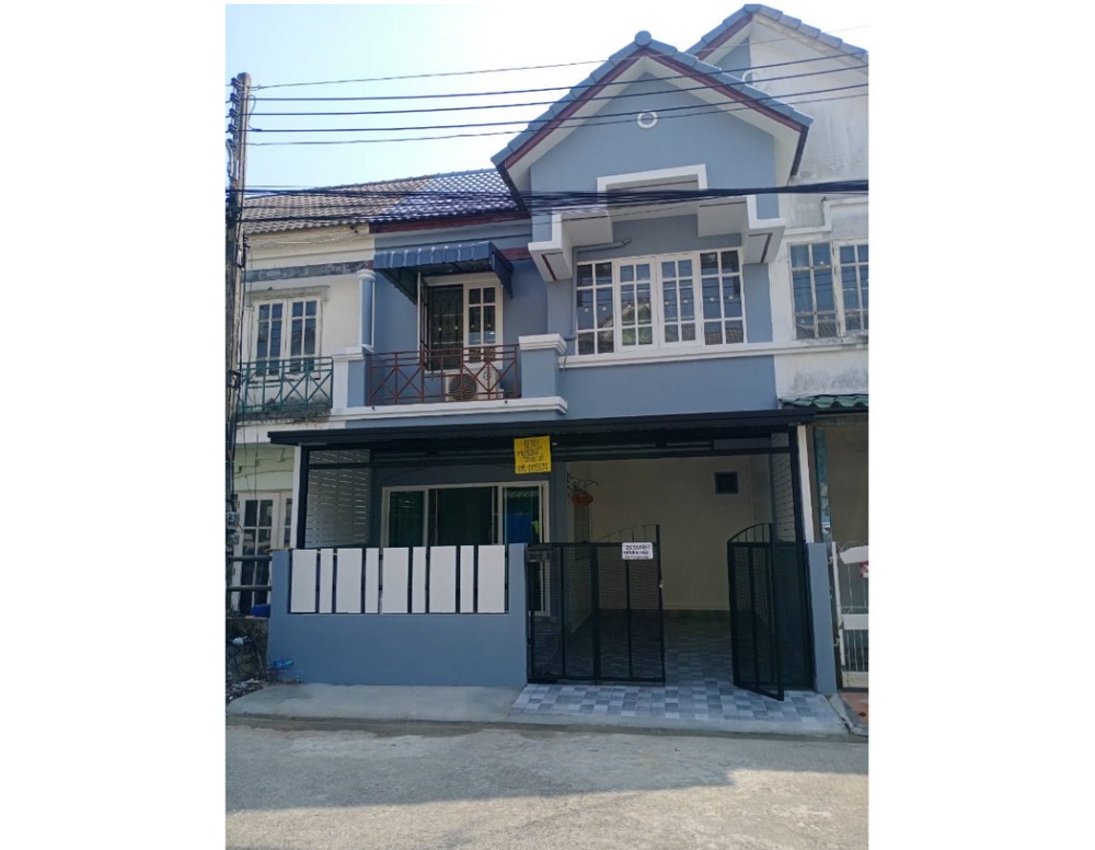 For SaleTownhousePathum Thani,Rangsit, Thammasat : For inquiries, call: 095-691-6909 Townhouse for sale, 2 floors, 23.6 square meters, 3 bedrooms, Lally Ville Project, Soi Lam Luk Ka 43, near the Green BTS, Khu Khot Station.