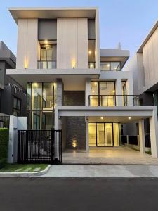 For SaleHouseYothinpattana,CDC : New 3-story detached house for sale, Baan Klang Muang CLASSE, Classe Ekkamai-Ramintra, Lat Phrao, Bangkok.