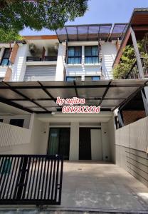 For RentTownhouseOnnut, Udomsuk : For rent, 3-story townhome, Sukhumvit 77.