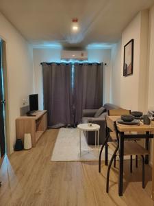 For RentCondoChaengwatana, Muangthong : Urgent, available room for rent (26 sq m.), fully furnished, price 7,500/month, Condo Lumpini Chaengwattana 10.