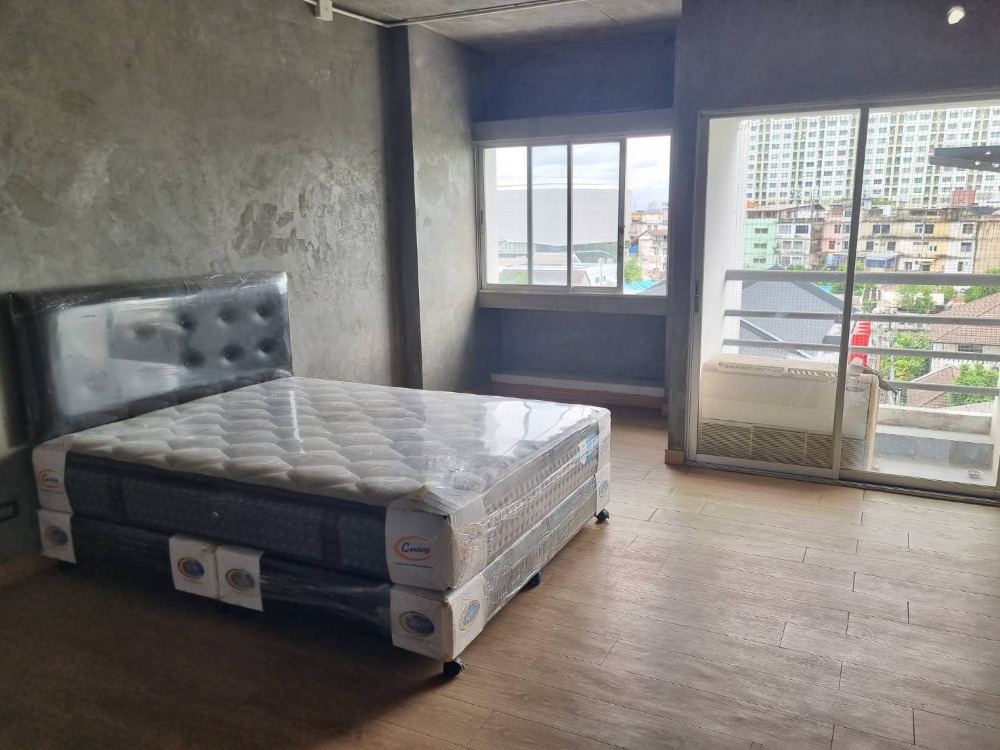 For SaleCondoChokchai 4, Ladprao 71, Ladprao 48, : Condo for sale, P. Thana Tower, Lat Phrao 58/1, size 32-33 sq m, just 5 minutes walk to MRT Yellow Line, Chok Chai 4 Station.