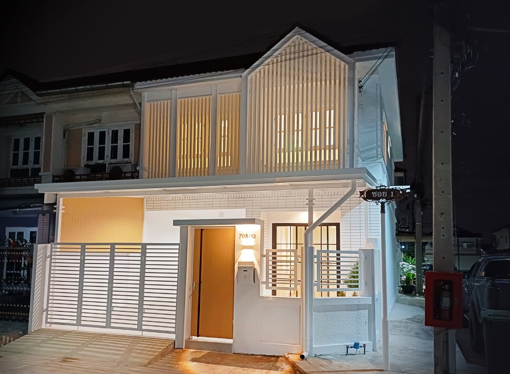 For SaleTownhouseRama 2, Bang Khun Thian : Newly renovated townhome for sale ❗ Minimal style, ready to move in ♦️ Width 6 meters ♦️ Very good location 🏠 It's a house on the edge of the house 🌟 Easy to find food, convenient travel 🚗 Enter via Rama 2 Road. –Along the Pracha Uthit Expressway 📌Ne