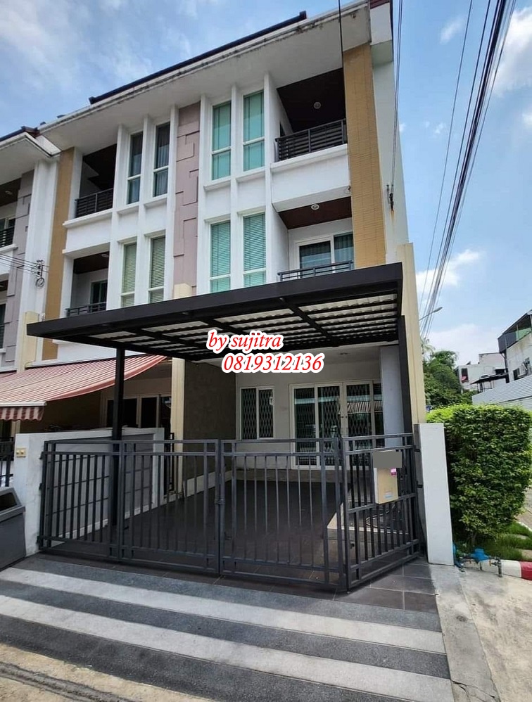 For RentTownhouseYothinpattana,CDC : Townhome for rent, 3 floors, 20 sq m, corner room, along the expressway.