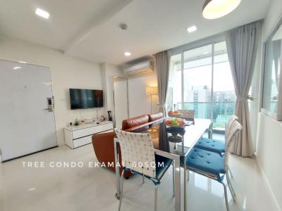 For RentCondoSukhumvit, Asoke, Thonglor : Condo for rent, 2 bedrooms, fully-furnished, good condition, Tree Condo Ekkamai, 60 sq m. in good area near BTS Ekkamai