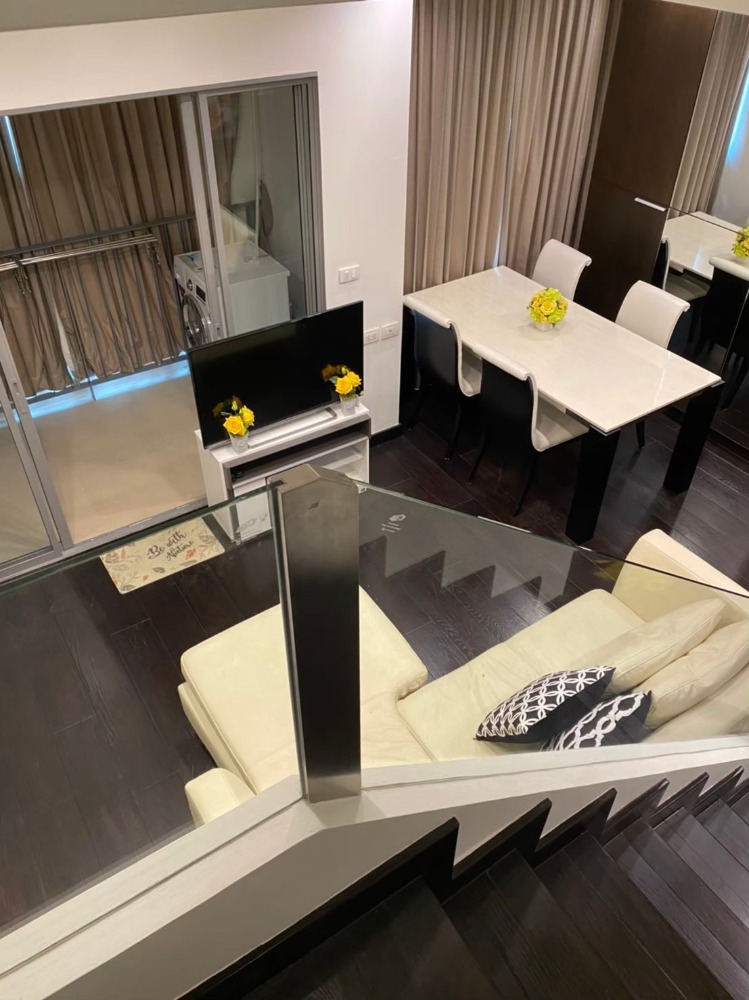 For SaleCondoRatchathewi,Phayathai : Urgent sale! Condo Q Phayathai, size 2Bed Duplex, good price 12.XX, sold with furniture and appliances, high floor.