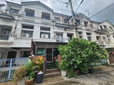 For SaleTownhouseChokchai 4, Ladprao 71, Ladprao 48, : For sale: Townhome, Soi Sahakorn Pramul Baan Klang Muang Mengjai-Ladprao: Baan Klang Muang Mengjai-Ladprao 308 sq m. 22 sq wa. Near the expressway entrance/exit