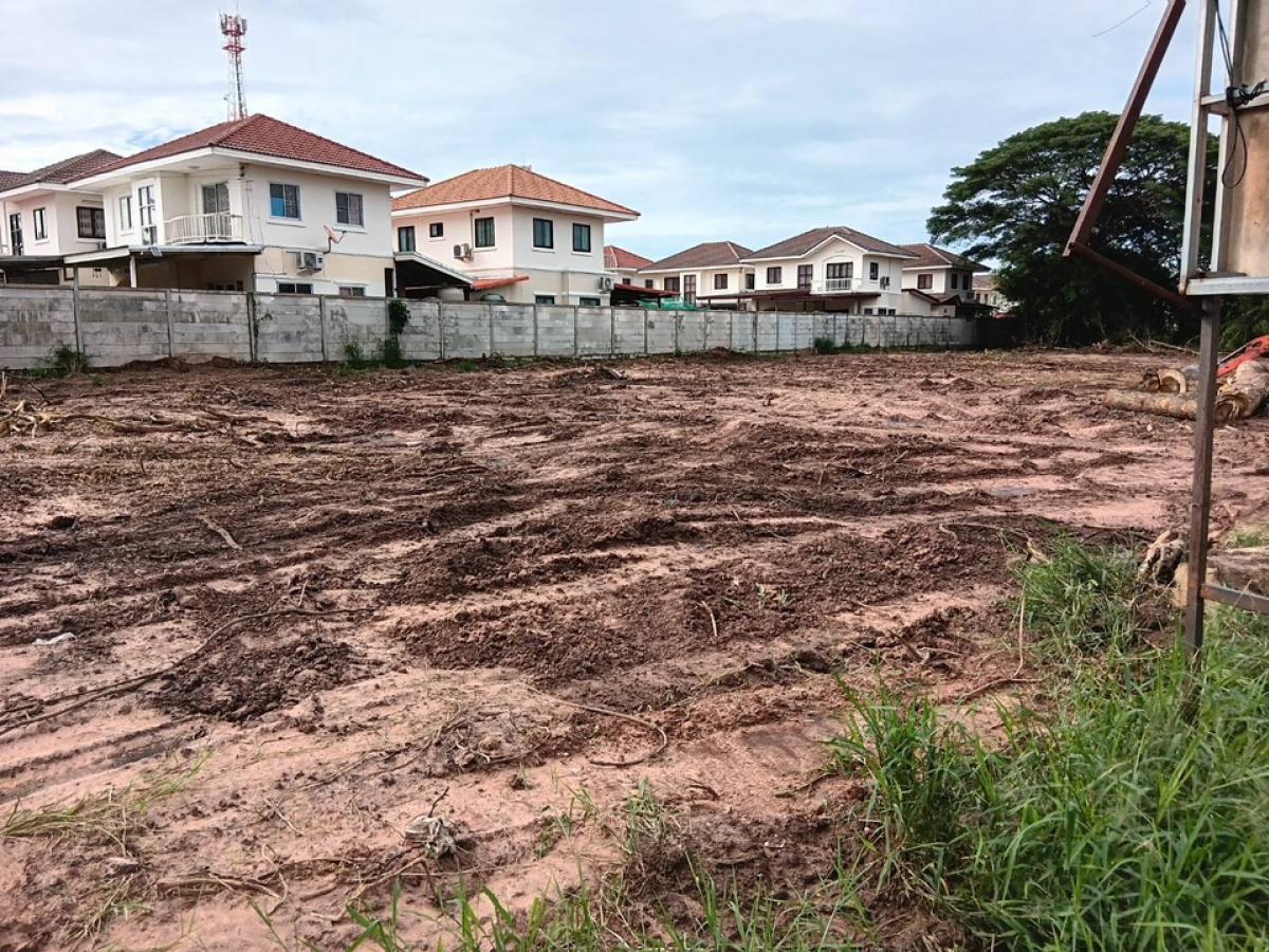 For SaleLandKhon Kaen : ❤️❤️ Land for sale, size 301 sq m, price 7.5 million, negotiable (25,000 baht per sq m). Interested, line tel 0859114585 ❤️❤️ ❤️❤️ Land for sale near the village, Base Home 4, next to Base Home KKU 4. Ban Ped Subdistrict, Mueang District, Khon Kaen Provin