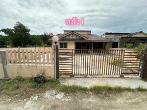 For SaleHouseRayong : Cheap 3 houses for sale, lots of space, near community area, 109 square meters, Chak Bok, Ban Khai, Rayong.