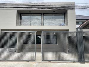 For RentHouseRatchadapisek, Huaikwang, Suttisan : Single house for rent, completely renovated, Huai Khwang Road. The furniture does not have 4 air conditioners. 4 bedrooms, 4 bathrooms Rental price 65,000 baht, good location near MRT Suthisan.