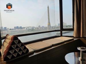 For SaleCondoYaowarat, Banglamphu : Condo for sale, Chuladits Mansion, 1 bedroom, 1 bathroom, 40 sq m., view of Chao Phraya River and Rama VIII Bridge, very good price