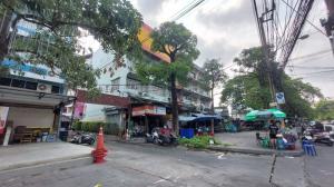 For SaleShophouseSukhumvit, Asoke, Thonglor : Commercial building for sale, 4.5 floors, suitable for trading, Soi Ekkamai 30 **very good location, rooftop included.