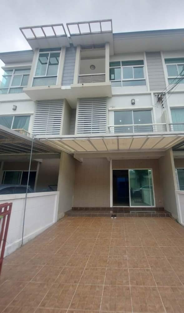 For SaleTownhouseLadkrabang, Suwannaphum Airport : S-MRM102 Townhouse for sale, The Metro-Rama 9 Village, 3 floors, size 18.8 sq m, usable area 149 sq m, 3 bedrooms, 3 bathrooms, 3.8 million 64-959-8900