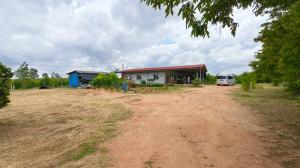 For SaleHousePattaya, Bangsaen, Chonburi : House for sale with a large, beautiful piece of land.