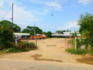 For SaleLandChiang Mai : 2 rai of land, selling cheaply for 8 million (10,000/square wa), close to Chiang Mai-Lampang Super Highway, 300 meters, land already filled in, higher than the road, has electricity and water, can build a house for sale.