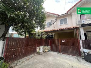 For SaleTownhouseSamut Prakan,Samrong : Urgent sale, townhouse, Pruksa Village 28/2, Bang Pu Industrial Estate, 25.80 sq m, 3 bedrooms, 2 bathrooms, price 2.3 million baht, corner house.