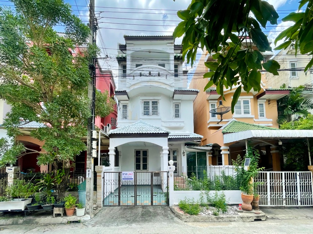 For SaleTownhouseVipawadee, Don Mueang, Lak Si : Cheap price, Seranee Village Soi Wat Weluwanaram 18 Second-hand house, good price, good location, ready to move in