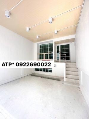 For RentTownhouseLadprao101, Happy Land, The Mall Bang Kapi : **Rent 35K** Townhome completely renovated. 25 sq m/3.5 floors/4 bedrooms/5 bathrooms/2 halls/1 parking space/air conditioner + water heater/add a roof on the back of the house @ Lat Phrao 101