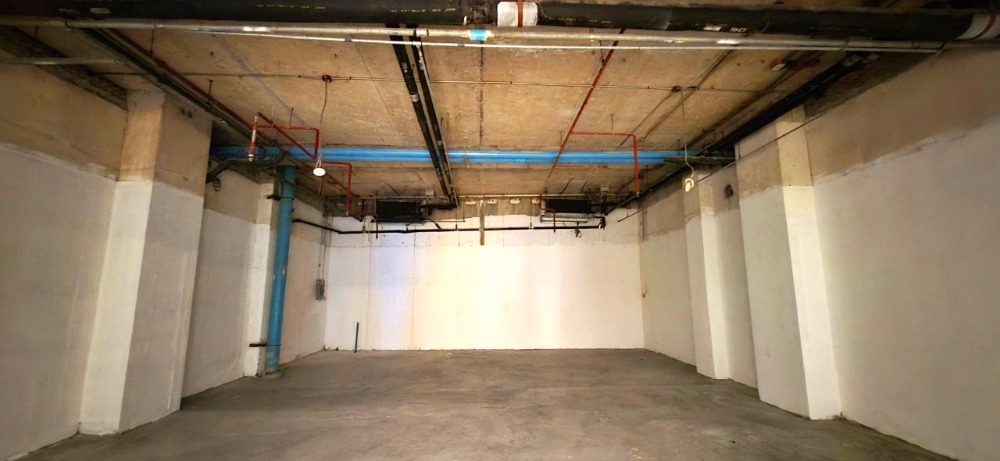 For RentRetailWitthayu, Chidlom, Langsuan, Ploenchit : Shop space for rent in Ploenchit 蓬齐商店出租