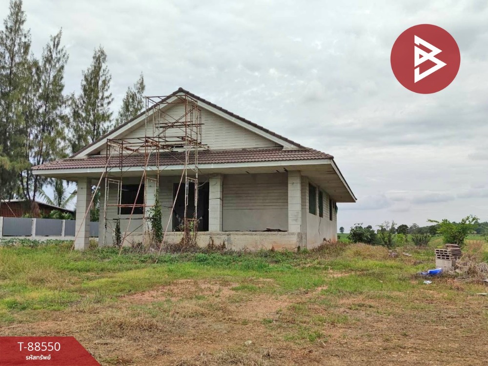 For SaleLandNakhon Sawan : Land for sale with buildings, area 8 rai 3 ngan 18 square wah, Tak Fa, Nakhon Sawan.