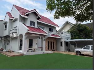 For RentHousePattanakan, Srinakarin : House for rent 100 sq m, Ekpairin Village, Klai, Makro Srinakarin, pets allowed, if interested contact 082-3223695.