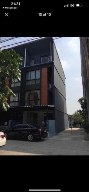 For RentTownhouseChaengwatana, Muangthong : For rent: Haus 35 Chaengwattana, can be used as an office   Width 5 meters, usable area 200 sq m, land area 26.9 sq wa, 3 bedrooms, 3 bathrooms, 2 parking spaces, there will be another floor upstairs that can be used as a bedroom