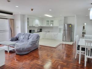 For RentCondoSukhumvit, Asoke, Thonglor : Luxury condo for rent, Richmond Palace, Richmond Palace Sukhumvit 43, 8th floor, size 144 sq m, 3 bedrooms, 2 bathrooms, near BTS, Emporium.