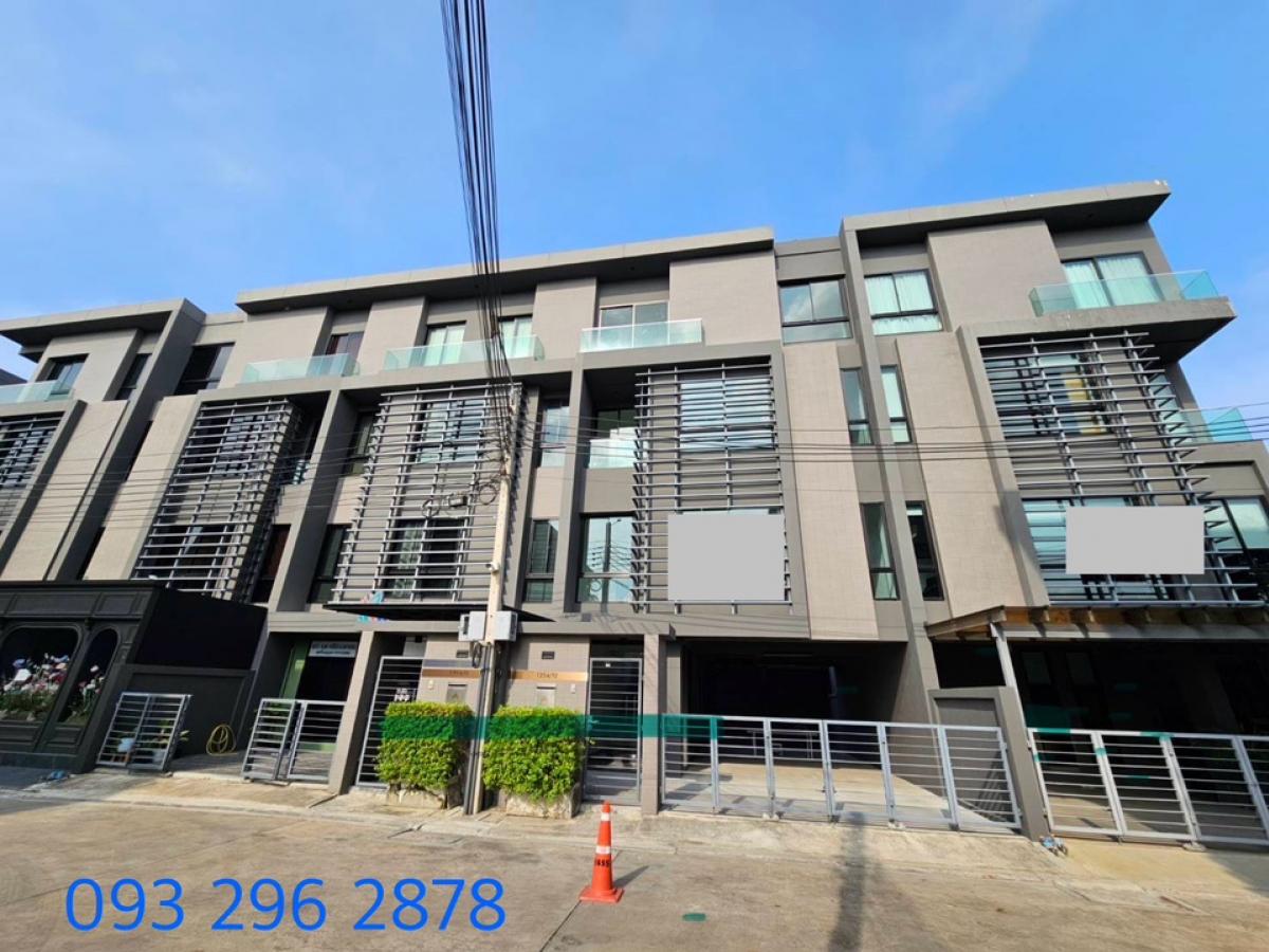 For RentHome OfficeYothinpattana,CDC : For rent (home office, near CDC, Soi Yothin Phatthana) 4 floors, 4 bedrooms + 4 bathrooms + 30 square meters. Usable area 365 sq m. (Company registration possible)