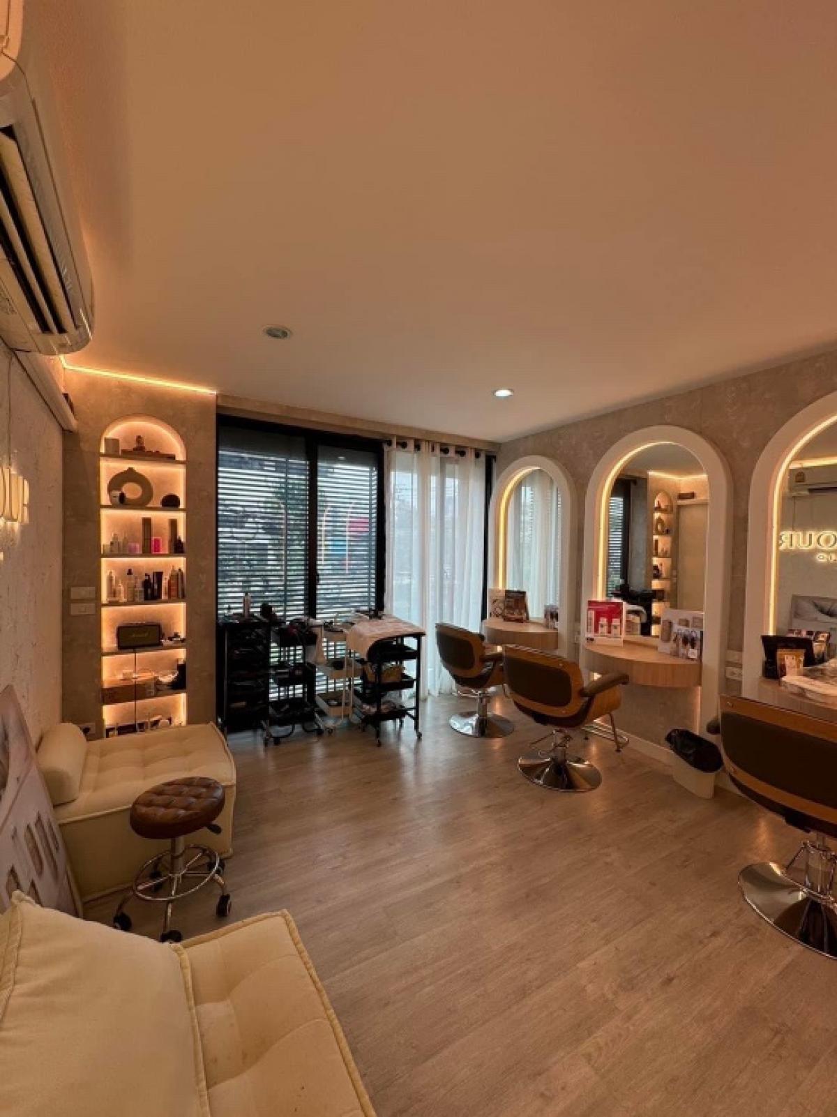 For RentRetailSukhumvit, Asoke, Thonglor : Rental / Selling : Salon with Full Equipment In Ekamai , 4 Storeys Lease out hair salon with equipment and customer base in Ekkamai, 4-story building.** Take Over : 1,500,000 THB ** 🔥🔥Rental Price : 50,000 THB / Month 🔥🔥#sellinghouses#superluxuryhousebkk#