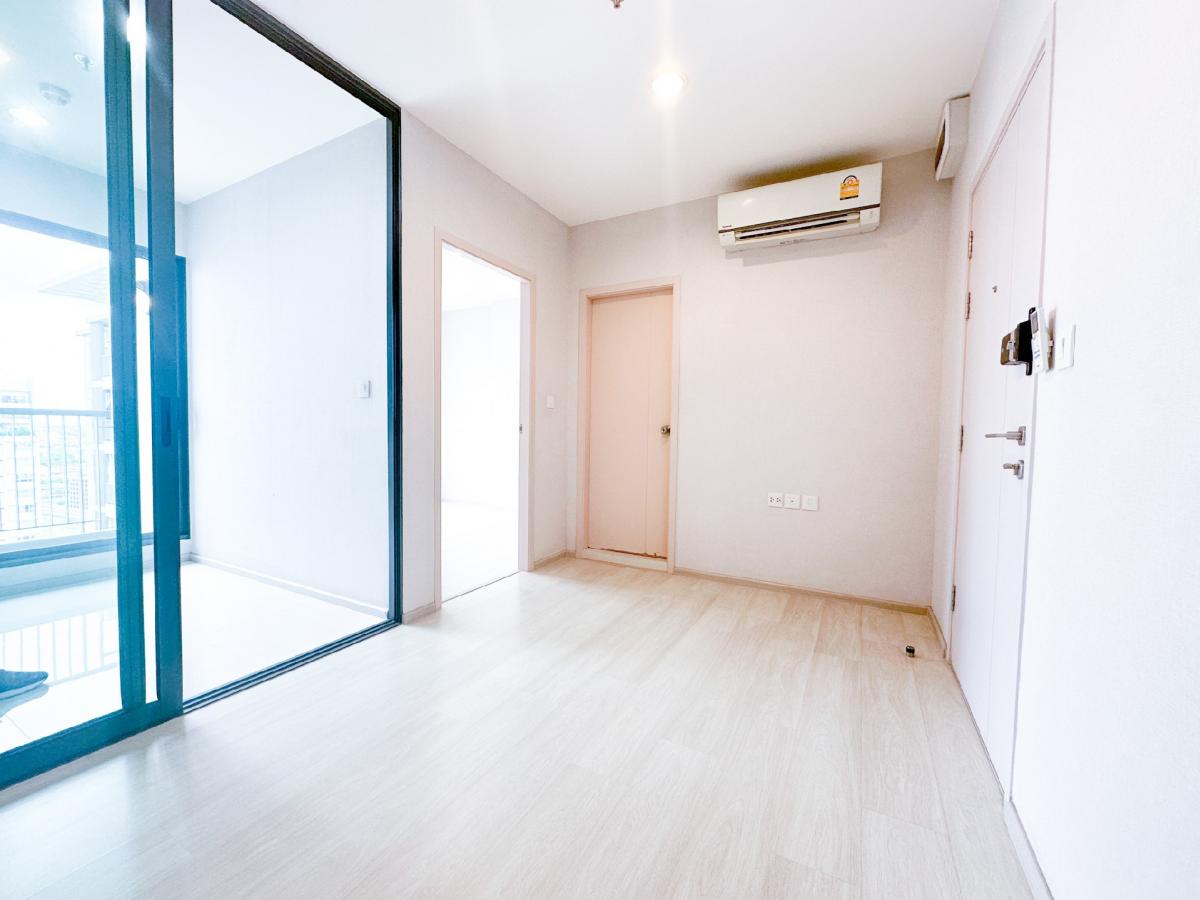 For SaleCondoPinklao, Charansanitwong : ❖ Luxury condo, large room, more than 400,000 baht left! ❖ ⬥ Life Pinklao Condo next to MRT Bang Yi Khan ⬥ Size 31 sq m, installment only 11,xxx ⬥ Reserve only 5000 baht!