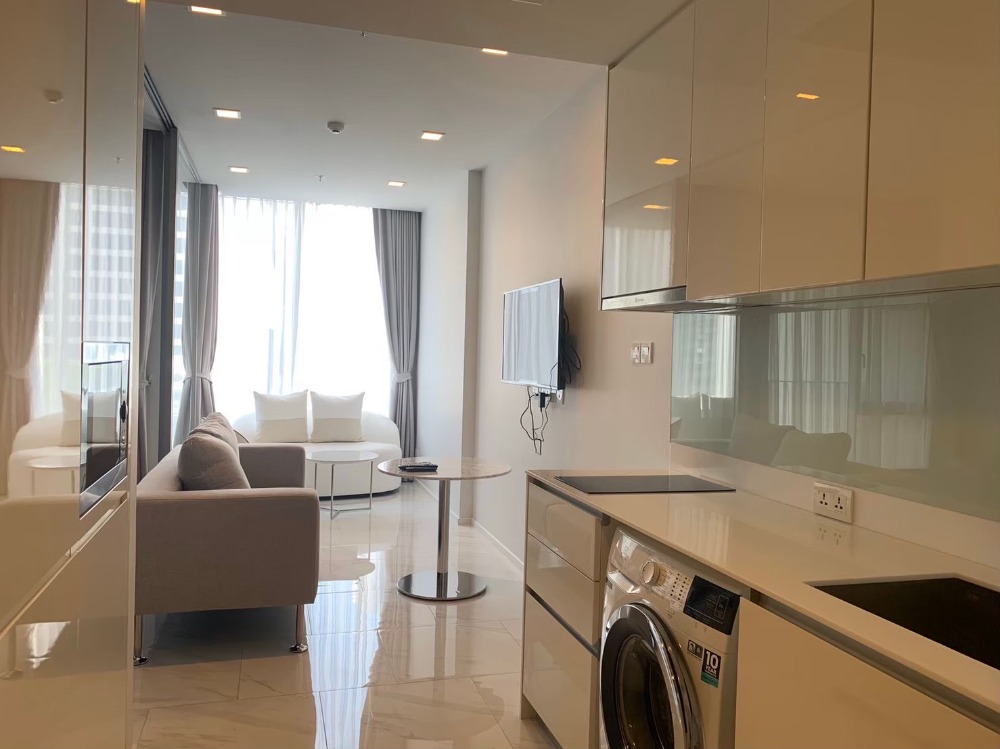 For SaleCondoNana, North Nana,Sukhumvit13, Soi Nana : ★Very special price at 5.9 million baht, making it easy for you to own it.  Traveling is extremely convenient, near BTS Nana, next to Sukhumvit Road ★ @ Hyde Sukhumvit 13★