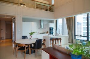 For RentCondoWitthayu, Chidlom, Langsuan, Ploenchit : Sindhorn residence luxury condominium for rent