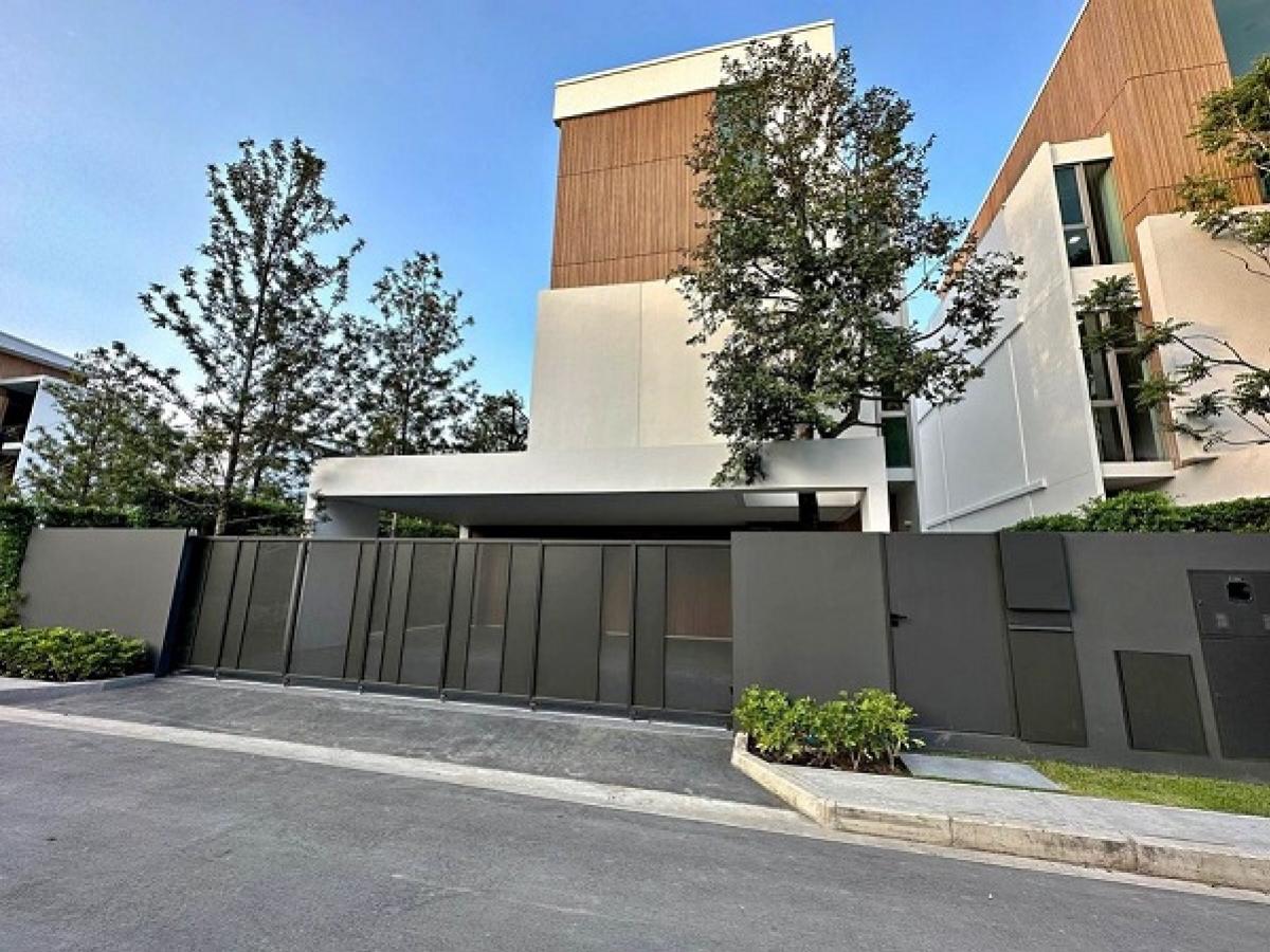 For RentHousePattanakan, Srinakarin : For rent, luxury 3-storey single house (Luxury), new house, area 70.30 sq.w., usable area 350 sq.m., 3 bedrooms, 4 bathrooms, Rama Road, Krungthep Kreetha, The Nine shopping mall, rental price 250,000 baht/month