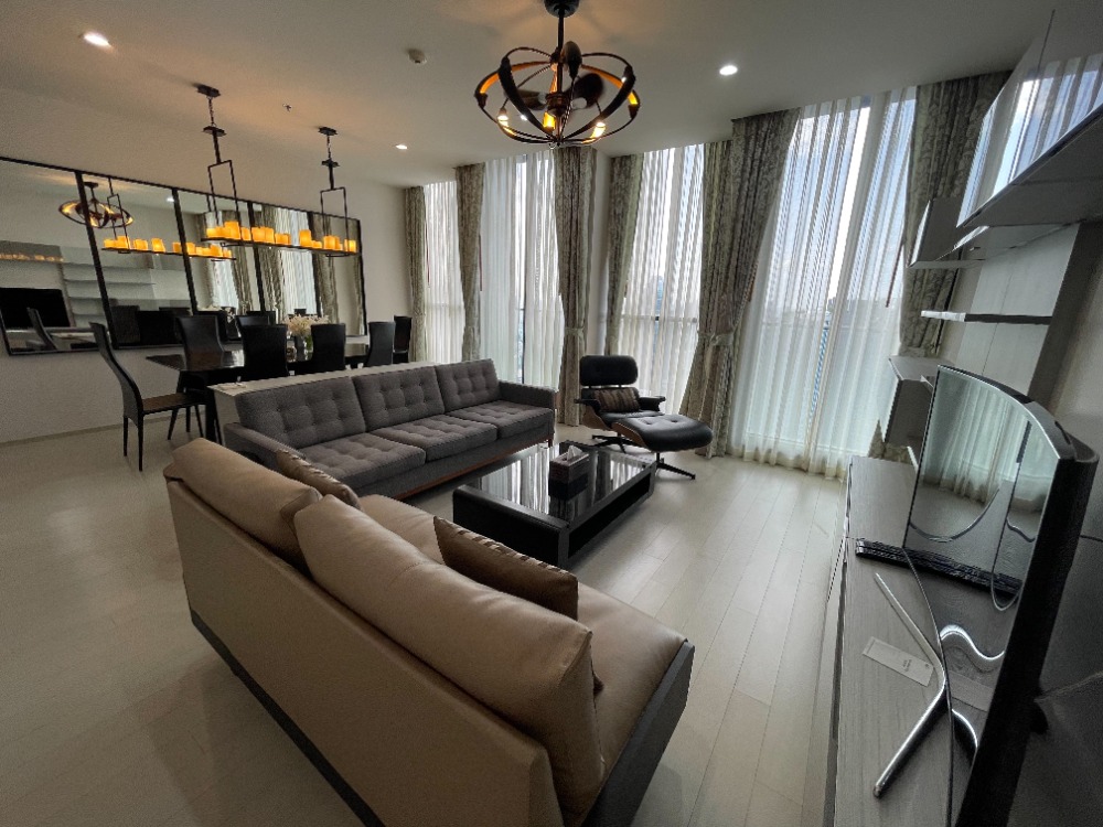 For RentCondoWitthayu, Chidlom, Langsuan, Ploenchit : Noble Ploenchit for Rent, 2 Beds 2 Baths combine unit close to BTS Ploenchit [Rent!! Noble Ploenchit, 2 bedrooms, 2 bathrooms, next to BTS Ploenchit]