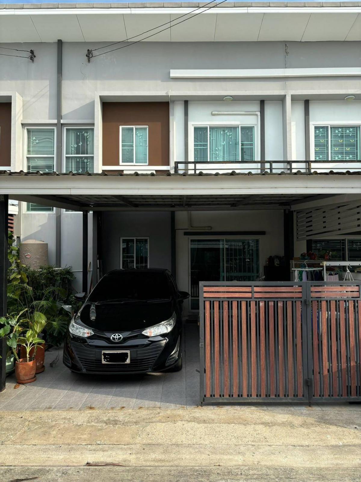 For SaleTownhouseNonthaburi, Bang Yai, Bangbuathong : (H6043) Townhome for sale Lio Rattanathibet - Westgate, Soi Wat Sao Thong Hin, Nonthaburi, spacious usable area. Decorated and ready to move in